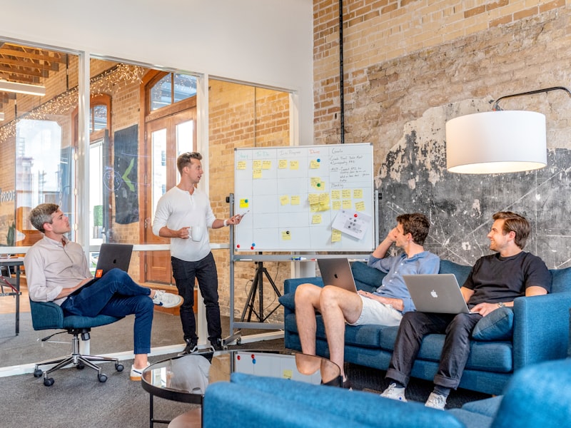 Personas trabajando en equipo